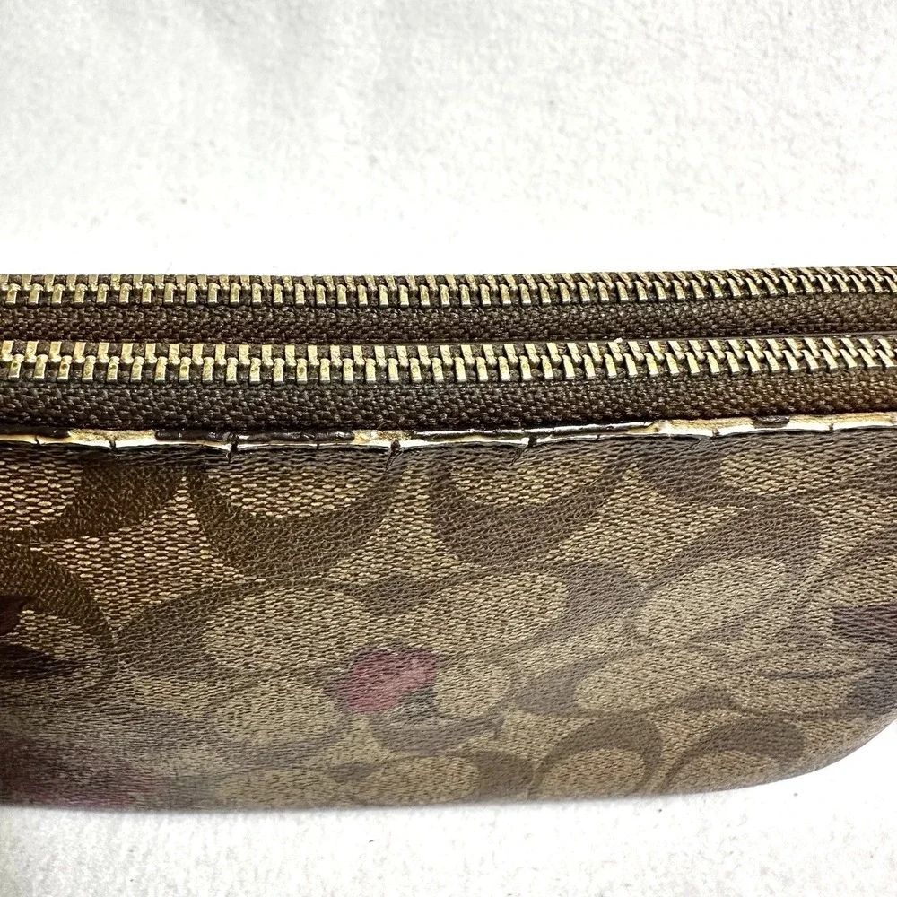 Coach Signature Double Corner Zip 8